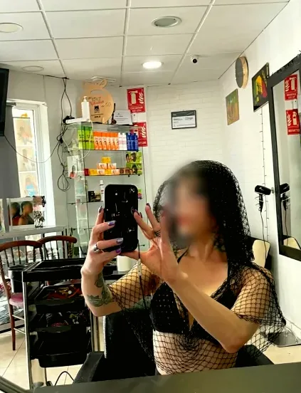 Andrea, 33