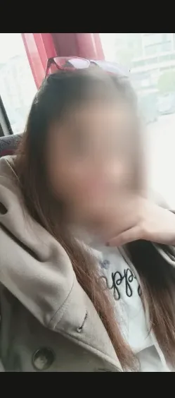 Büsra, 29
