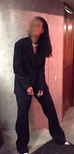 Diana, 23