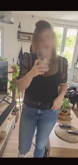 Ela, 34