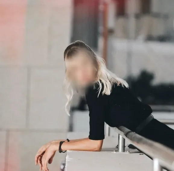Elena, 40