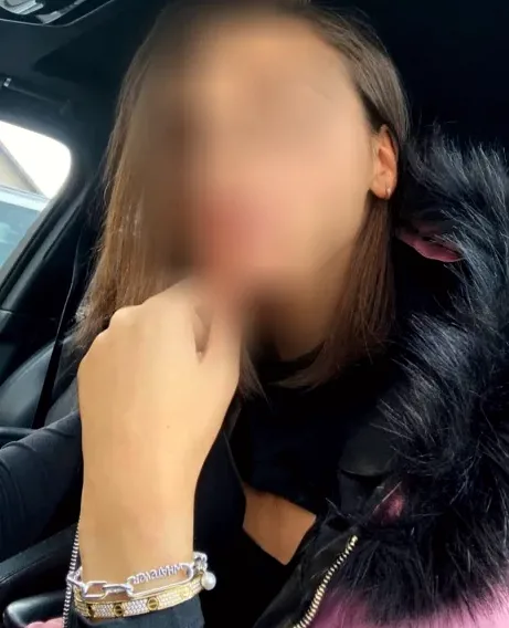 Emma, 28