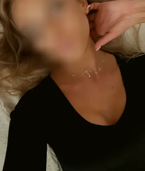 Julia, 37