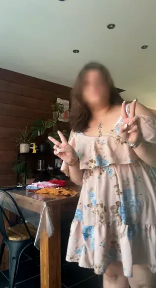 Katrin, 23