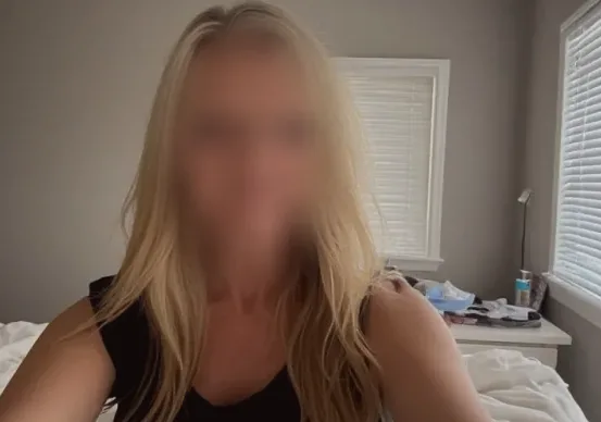 Larissa, 36