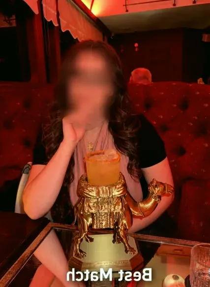 Lilly, 34