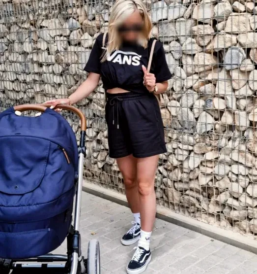 Melanie, 34