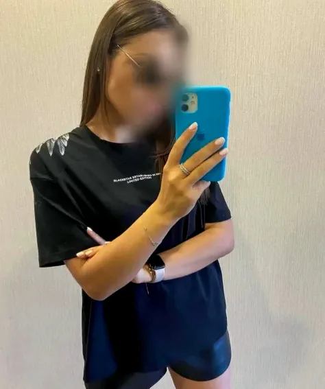 Nadine, 27