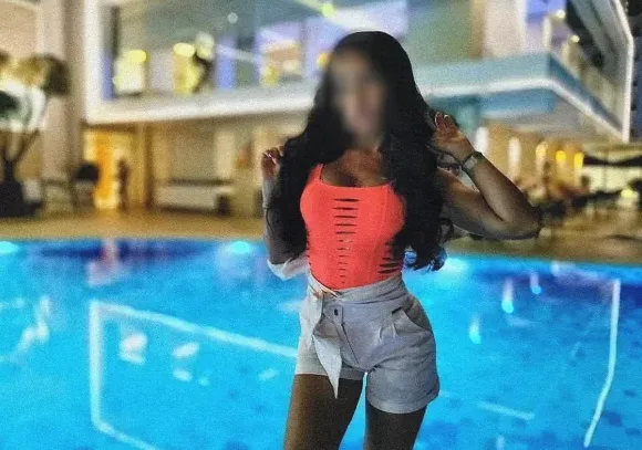 Nadine, 40