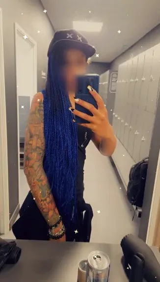 Neele, 34