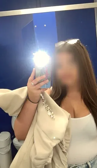 Nicole, 18