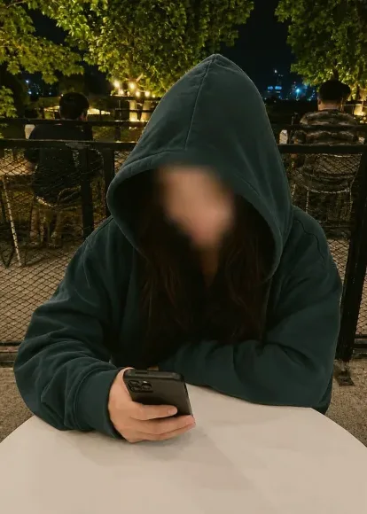Özlem, 26