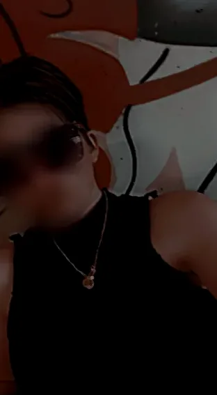 Pauline, 23