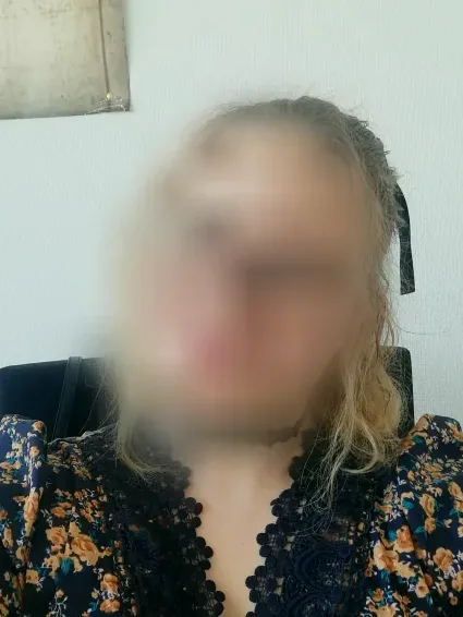 Sabrina, 32