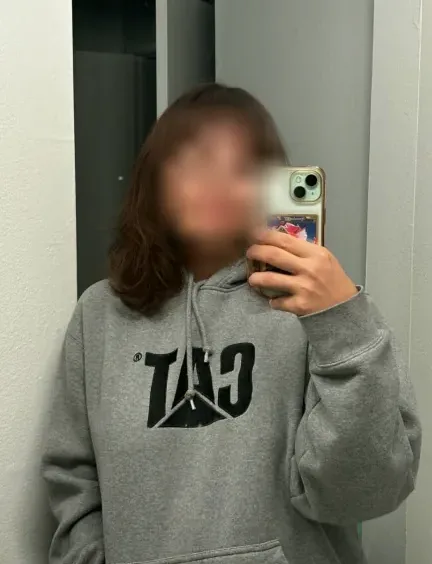 Sandra, 24