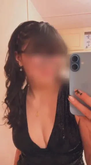 Sandra, 19