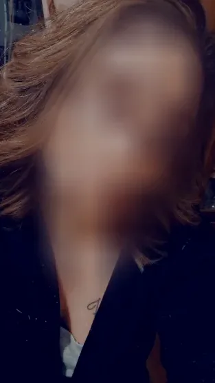 Sandra, 29