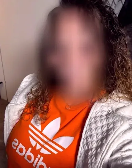 Sandra, 39
