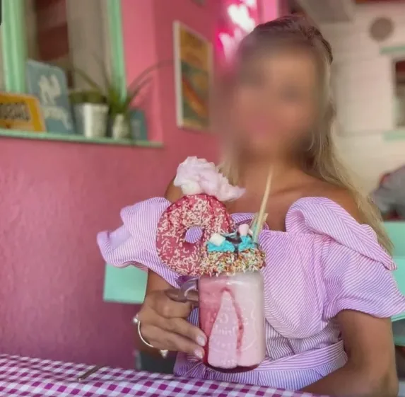 Sandra, 35