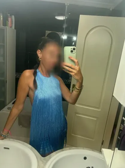 Viktoria, 32