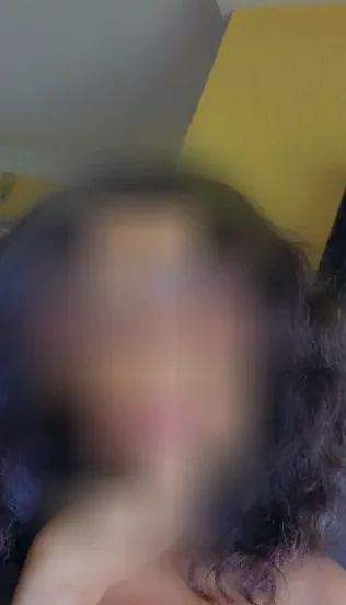 Viktoria, 33