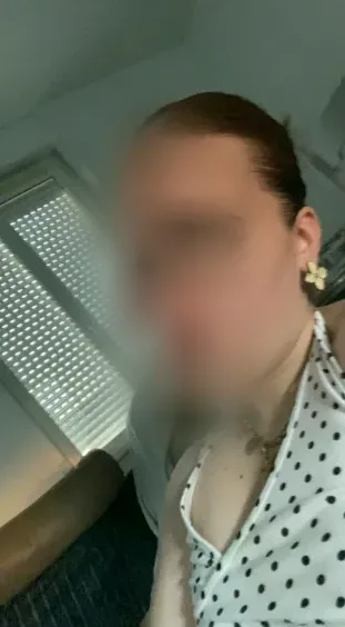 Vivien, 19