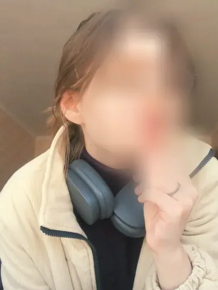 Vivien, 19